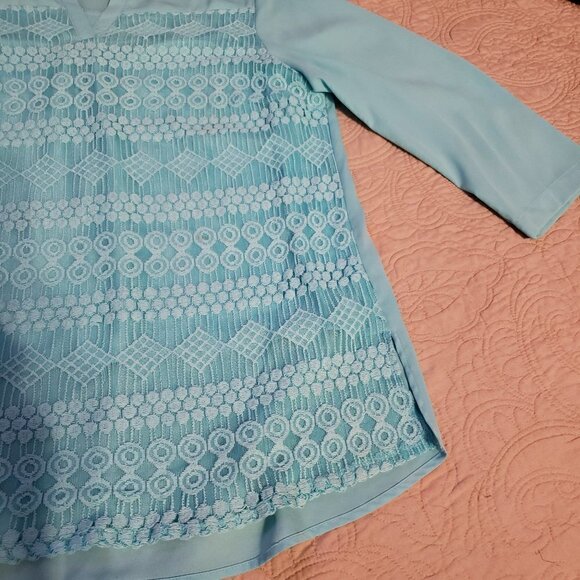 NEW Directions- Lace Overlay front blouse - Picture 4 of 7